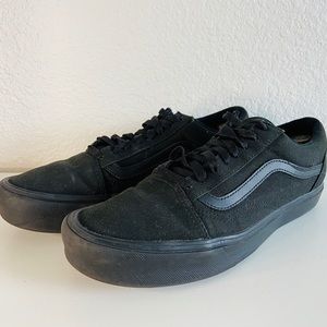 500383 All black vans